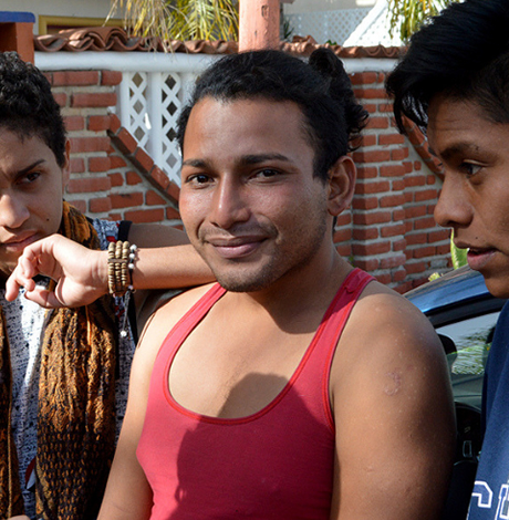 LGBTI_migrant_caravan_460x470_by_Yariel_Valdes_Gonzalez_courtesy_Tremenda_Nota