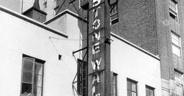 Stonewall_Inn_1969_social_media_by_Diana_Davies_copyright_owned_by_New_York_Public_Library_via_Wikimedia_Commons