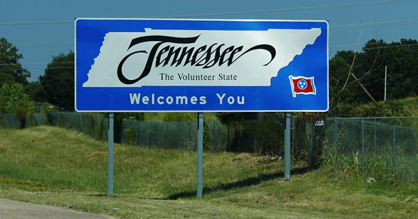 Welcome_to_Tennessee_sign_social_media_by_formulanone_via_Wikimedia_Commons