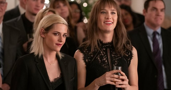 Kristen_Stewart_and_Mackenzie_Davis_in_Happiest_Season_social_media_courtesy_Hulu